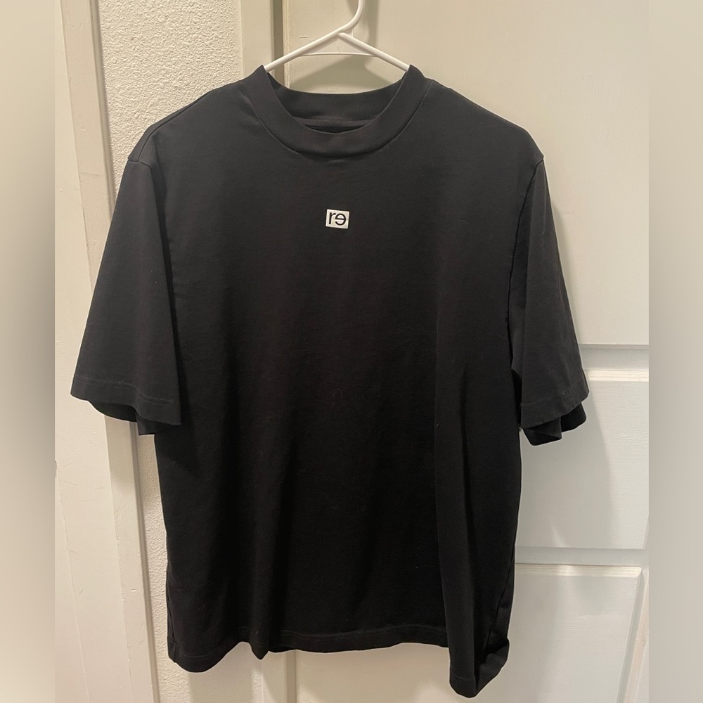 Re—Inc Minimal Logo Black Tee — Gender-Inclusive Streetwear